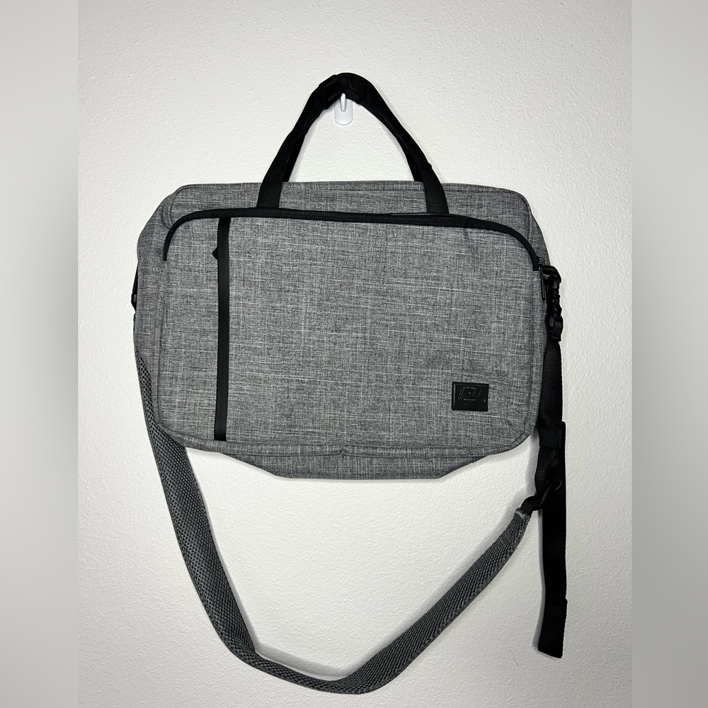 Herschel Supply Co, Tech Gibson.